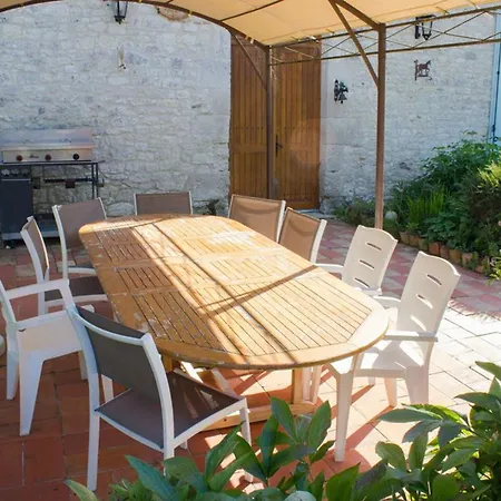 Maison Spacieuse A Avec Piscine Privee Semesterbostad